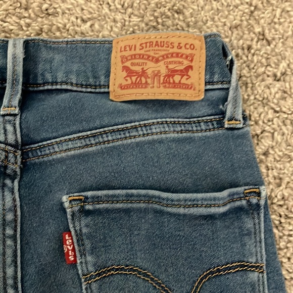 Levi’s jeans in amazing condition!Like new worn quite a bit but still amazing. - Picture 5 of 5